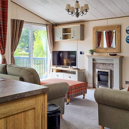 Woodhall Country Park Lodges ウッドホール・スパ エクステリア 写真