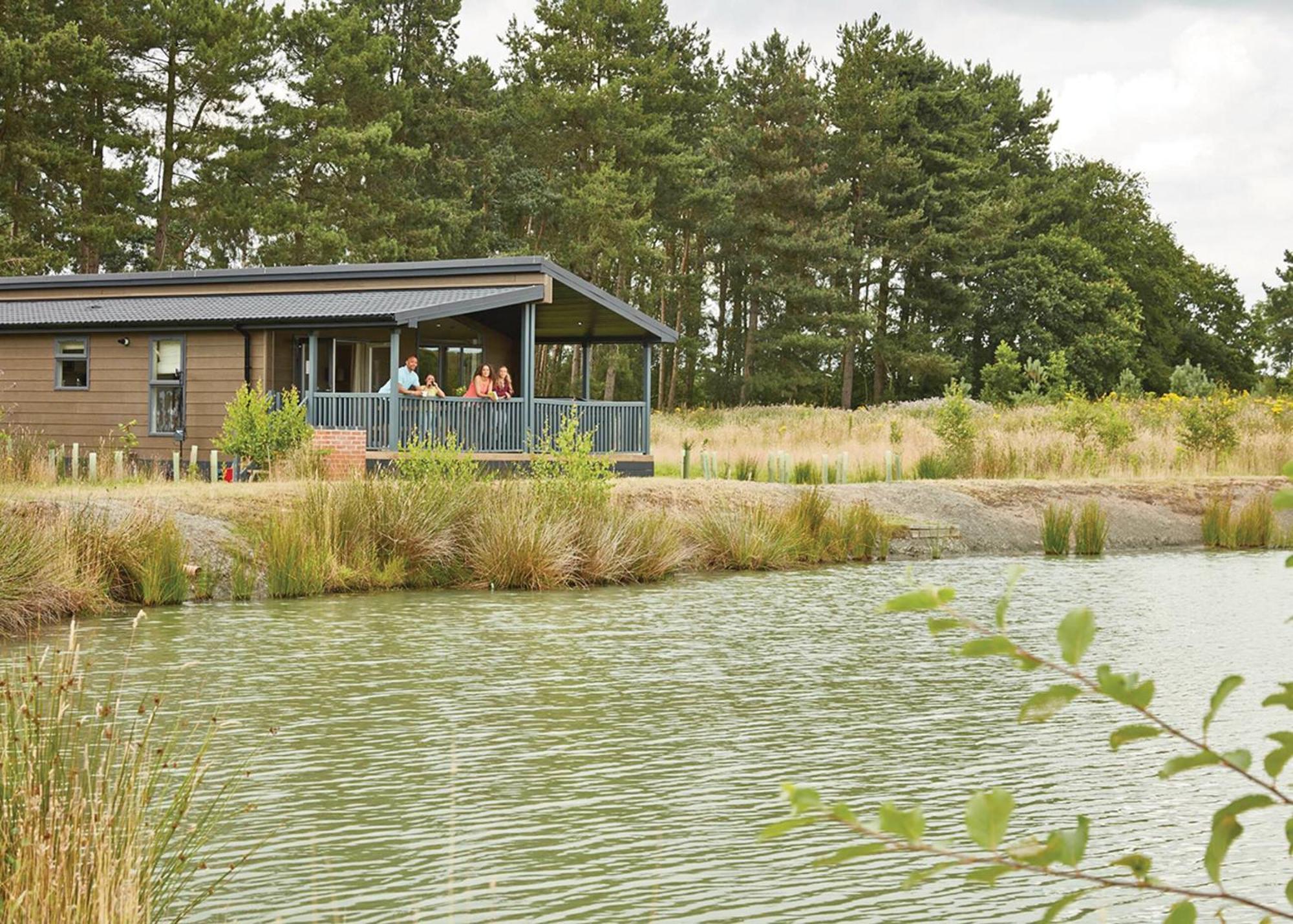 Woodhall Country Park Lodges ウッドホール・スパ エクステリア 写真