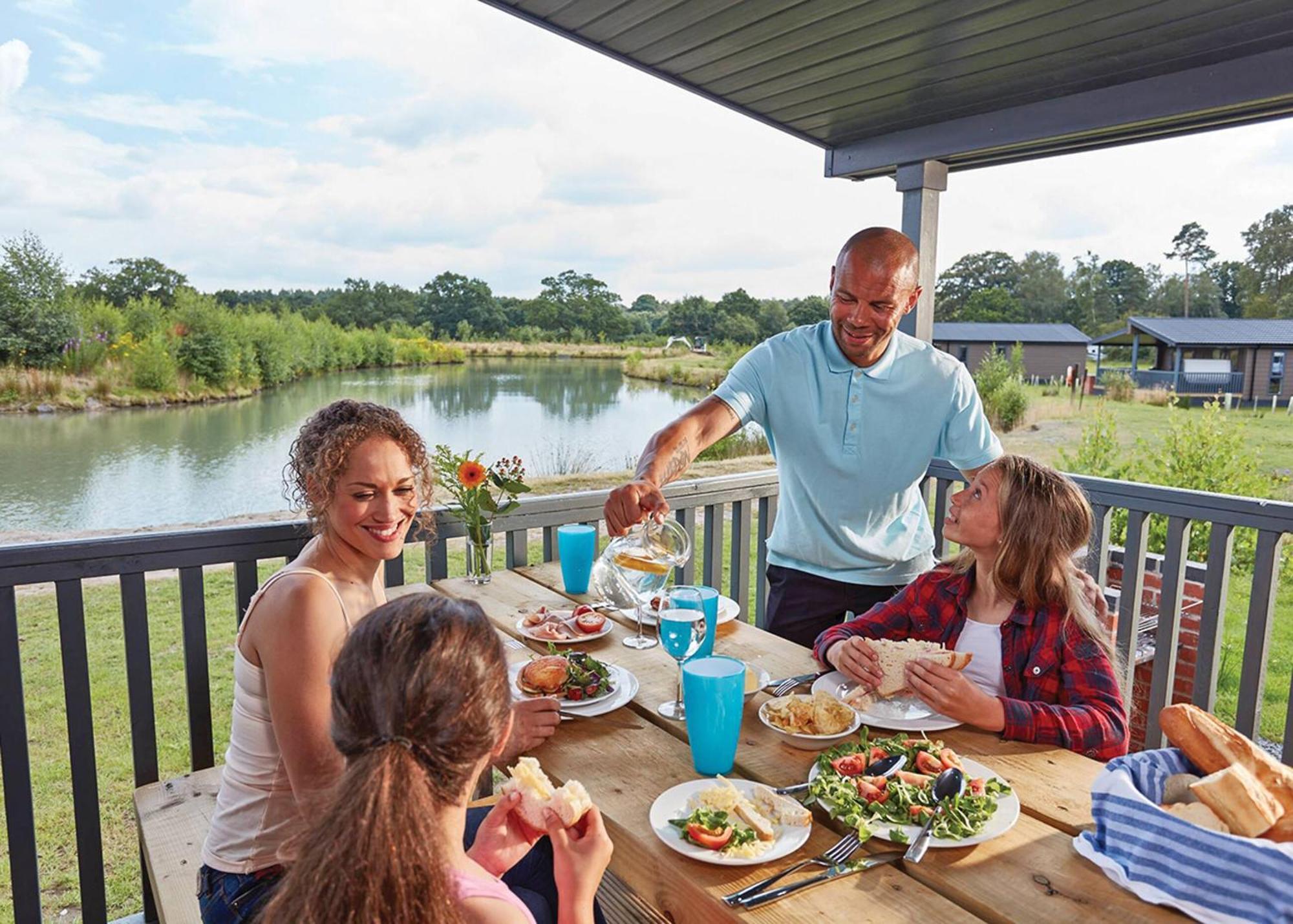 Woodhall Country Park Lodges ウッドホール・スパ エクステリア 写真