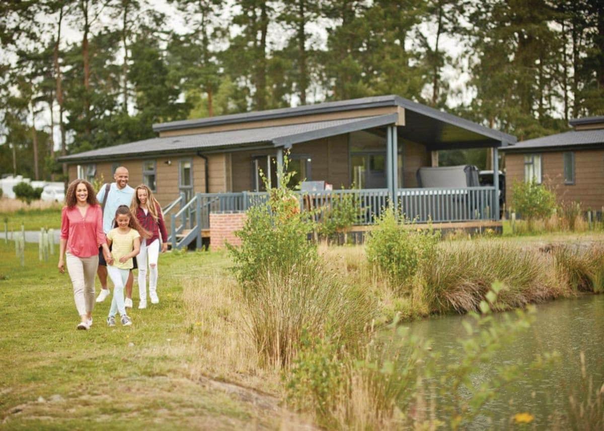 Woodhall Country Park Lodges ウッドホール・スパ エクステリア 写真