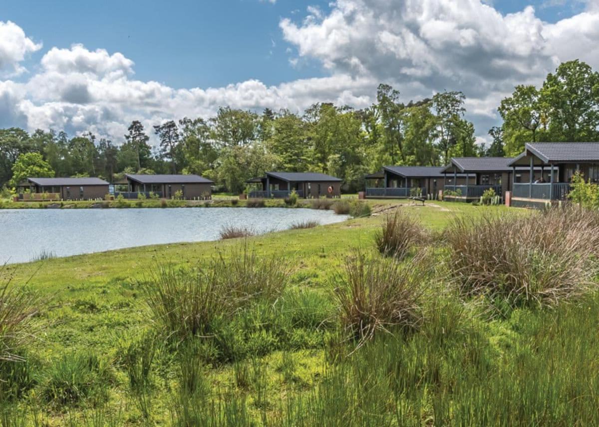 Woodhall Country Park Lodges ウッドホール・スパ エクステリア 写真