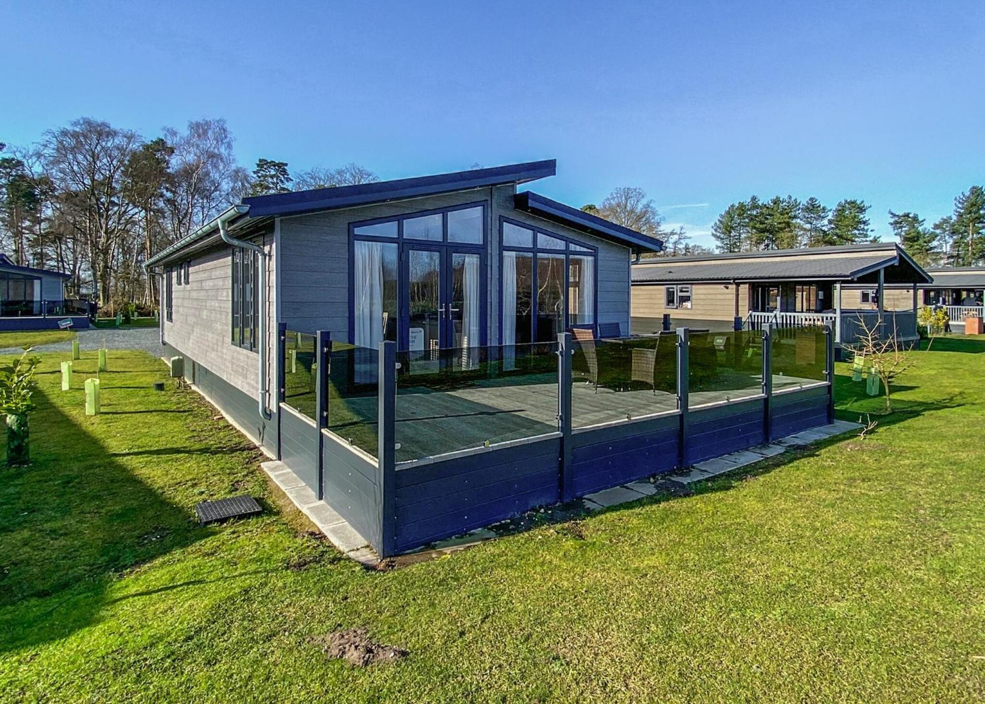 Woodhall Country Park Lodges ウッドホール・スパ エクステリア 写真