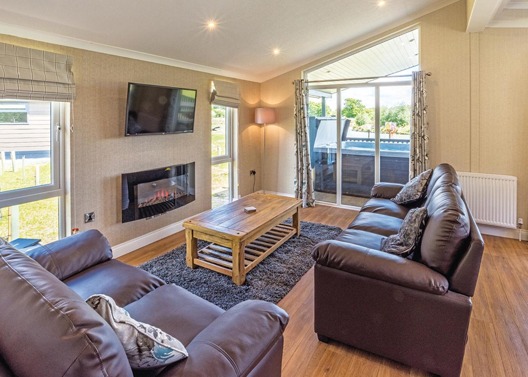 Woodhall Country Park Lodges ウッドホール・スパ エクステリア 写真