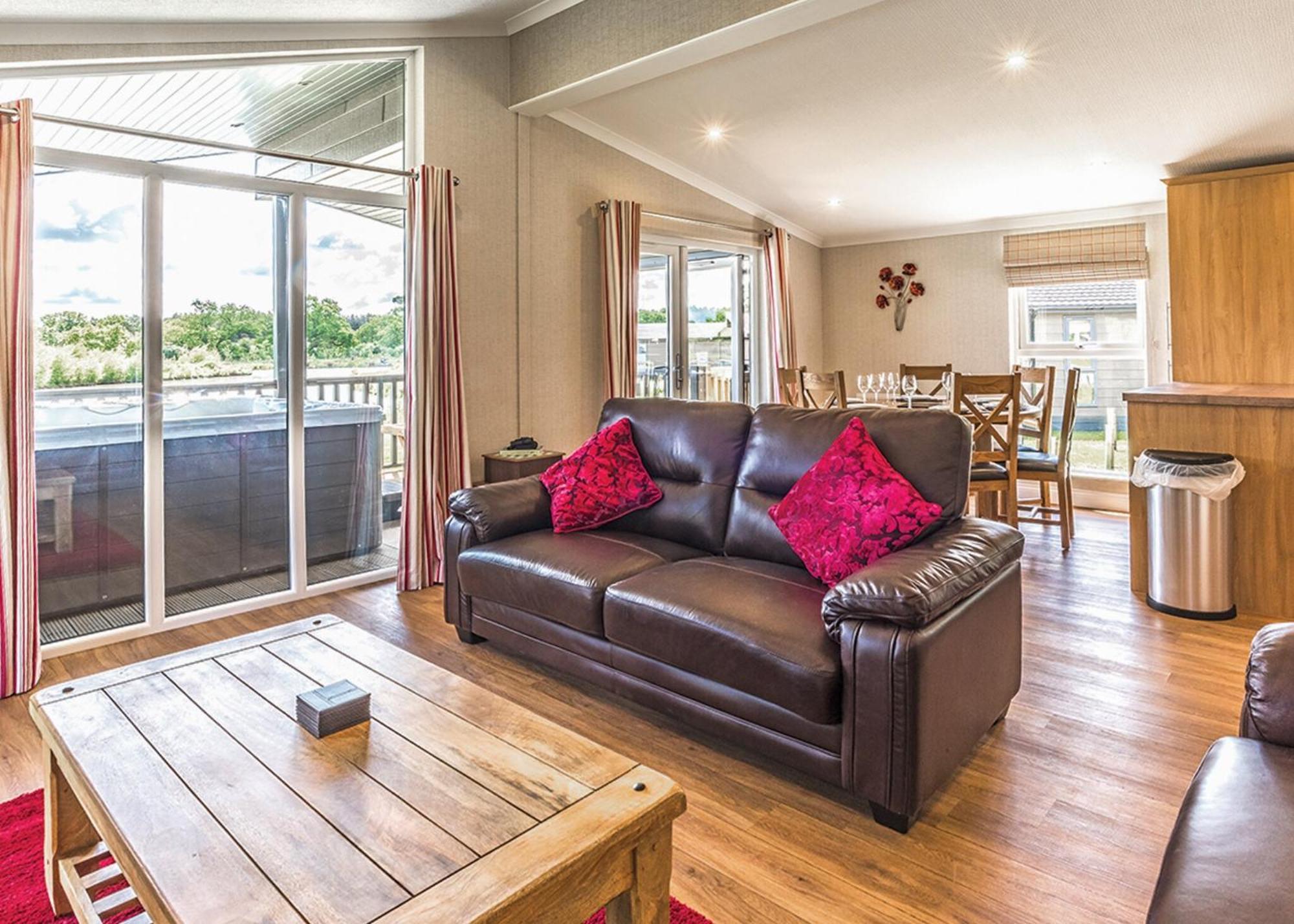 Woodhall Country Park Lodges ウッドホール・スパ エクステリア 写真
