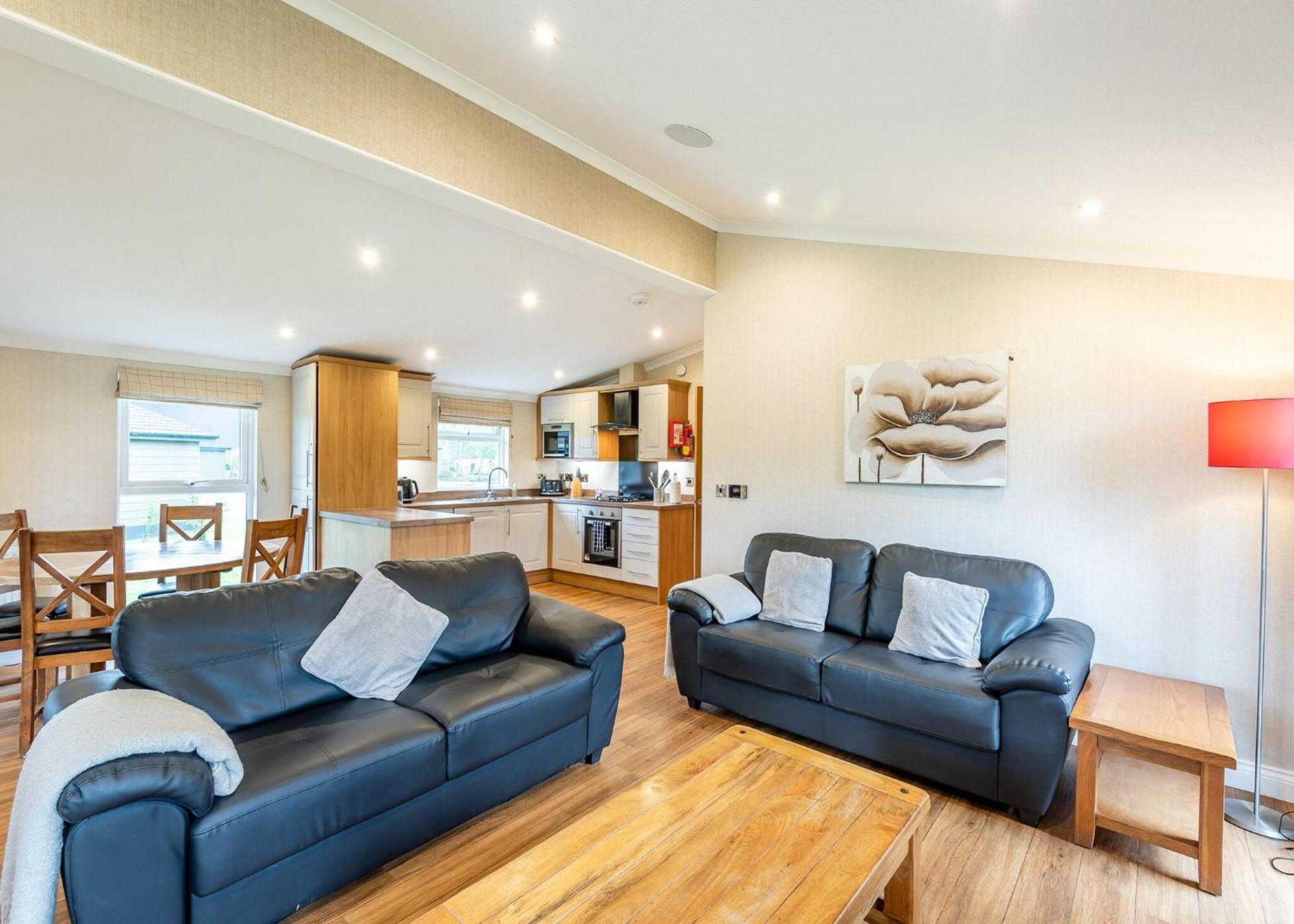 Woodhall Country Park Lodges ウッドホール・スパ エクステリア 写真