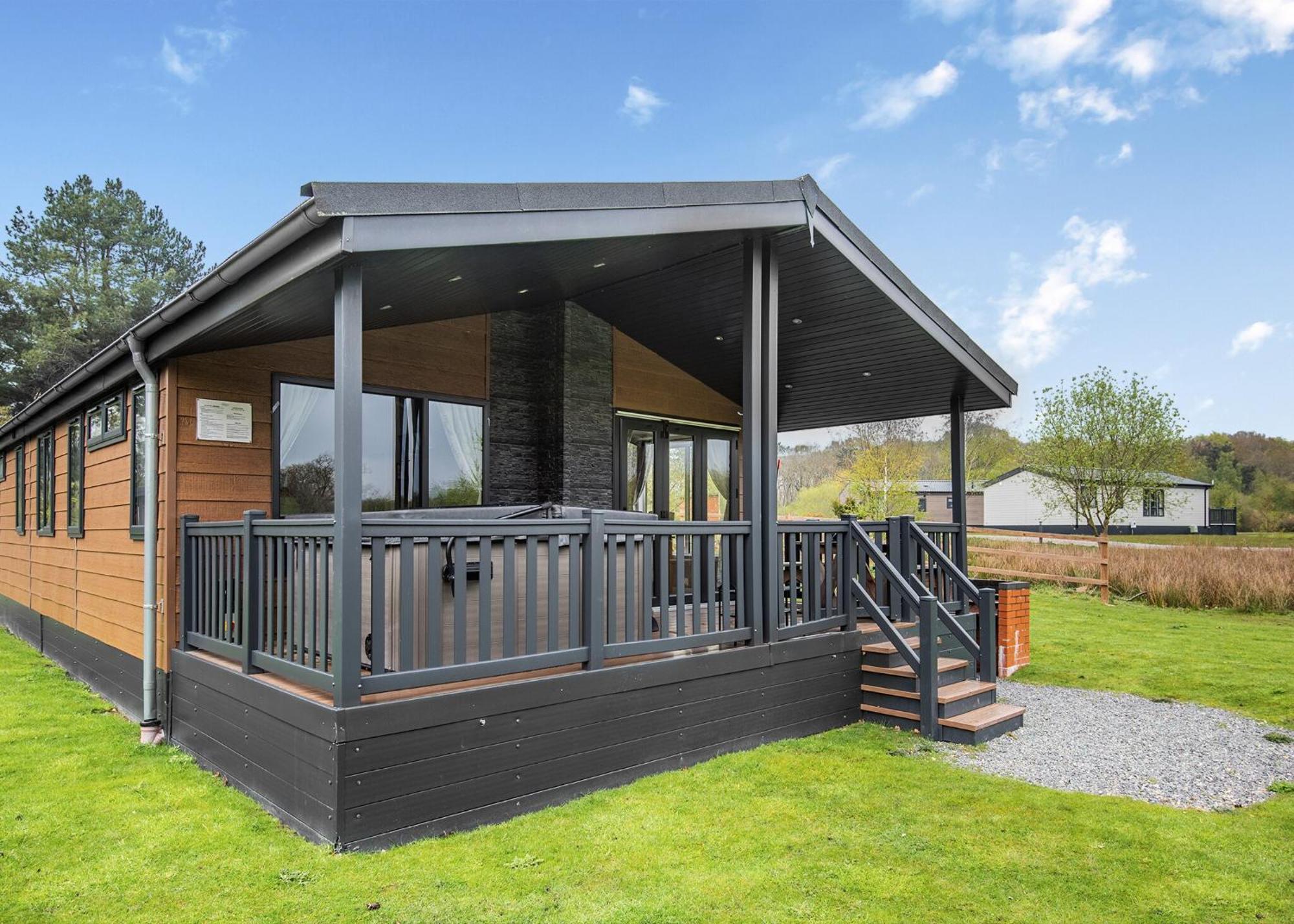 Woodhall Country Park Lodges ウッドホール・スパ エクステリア 写真