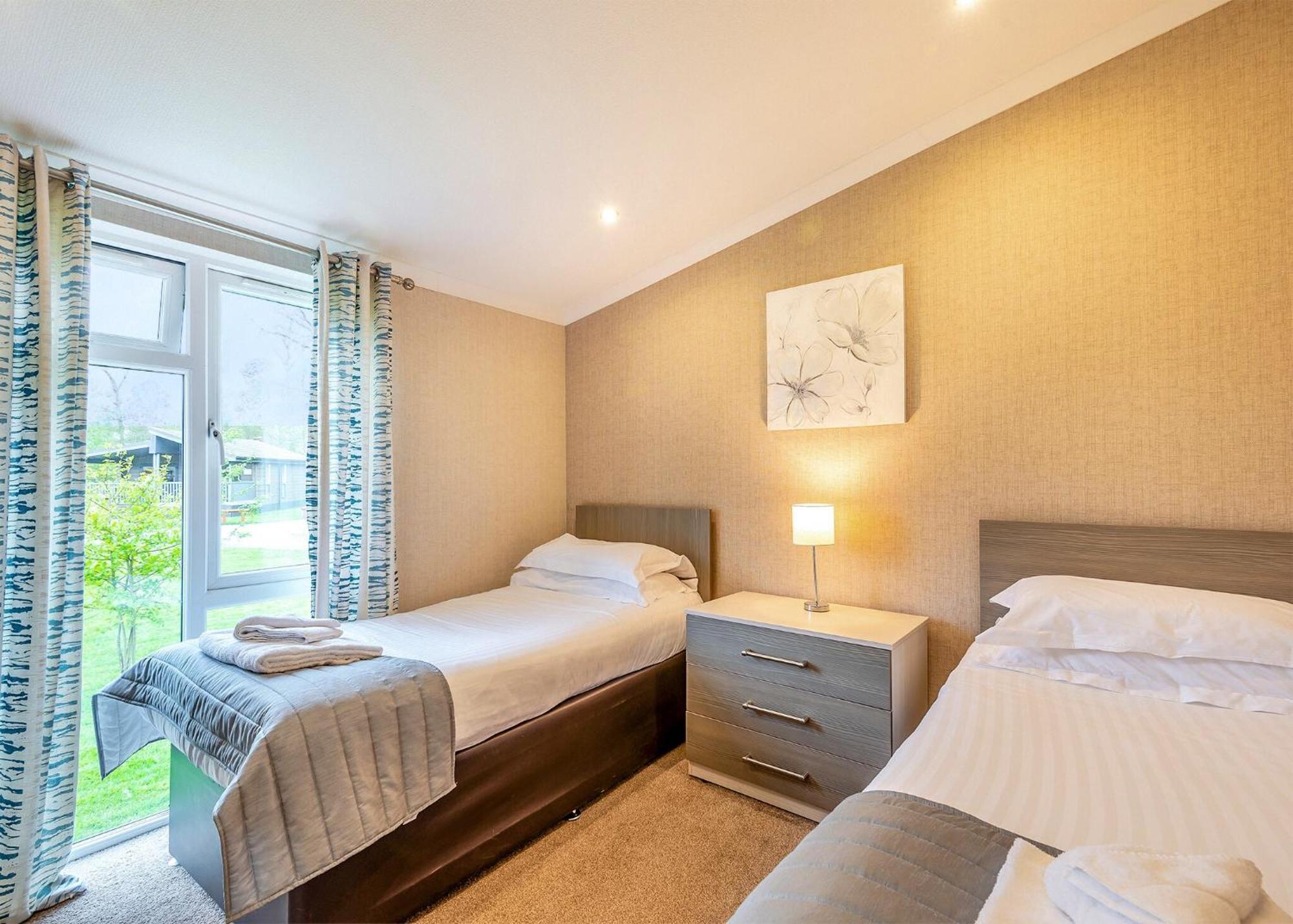 Woodhall Country Park Lodges ウッドホール・スパ エクステリア 写真