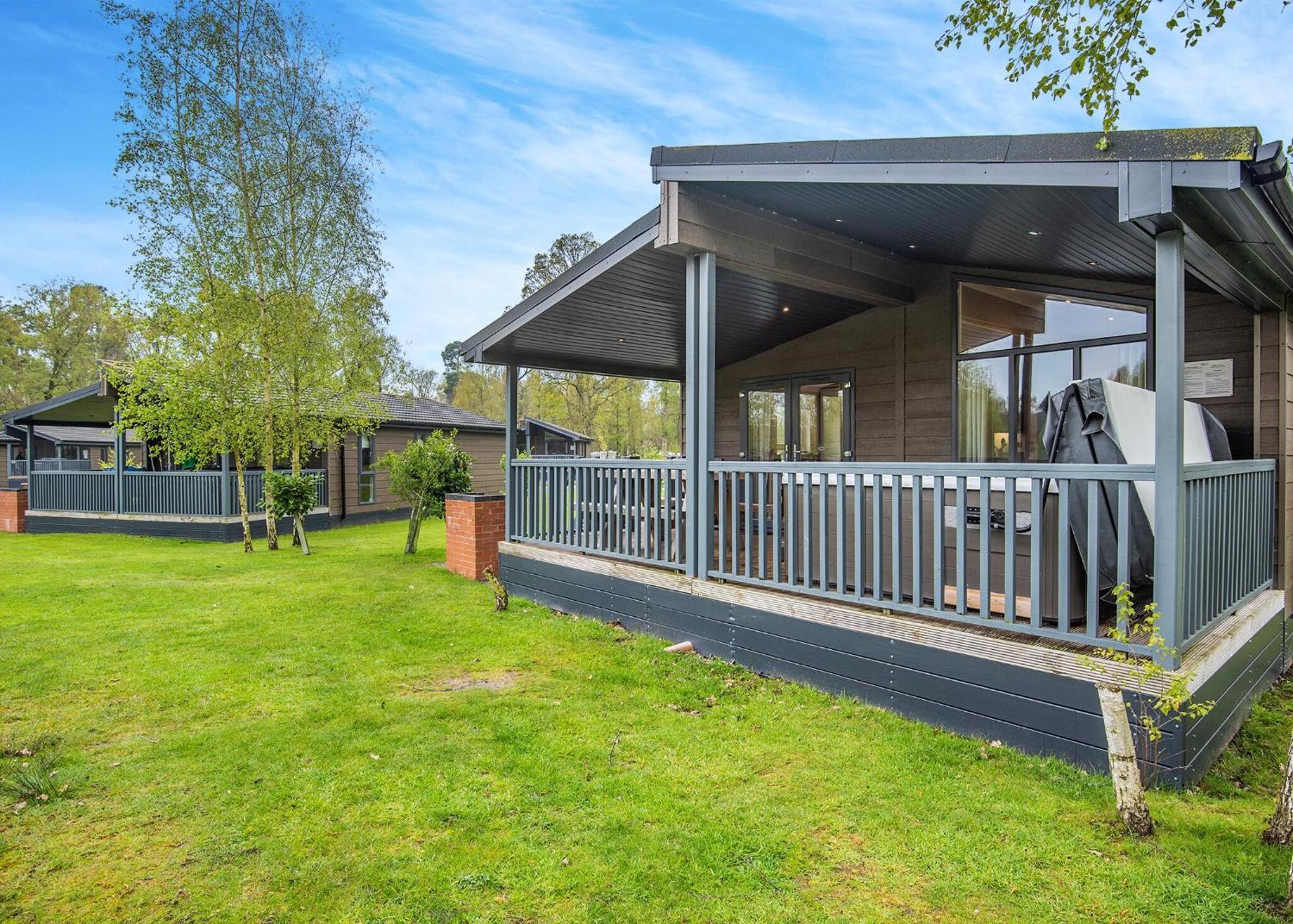 Woodhall Country Park Lodges ウッドホール・スパ エクステリア 写真
