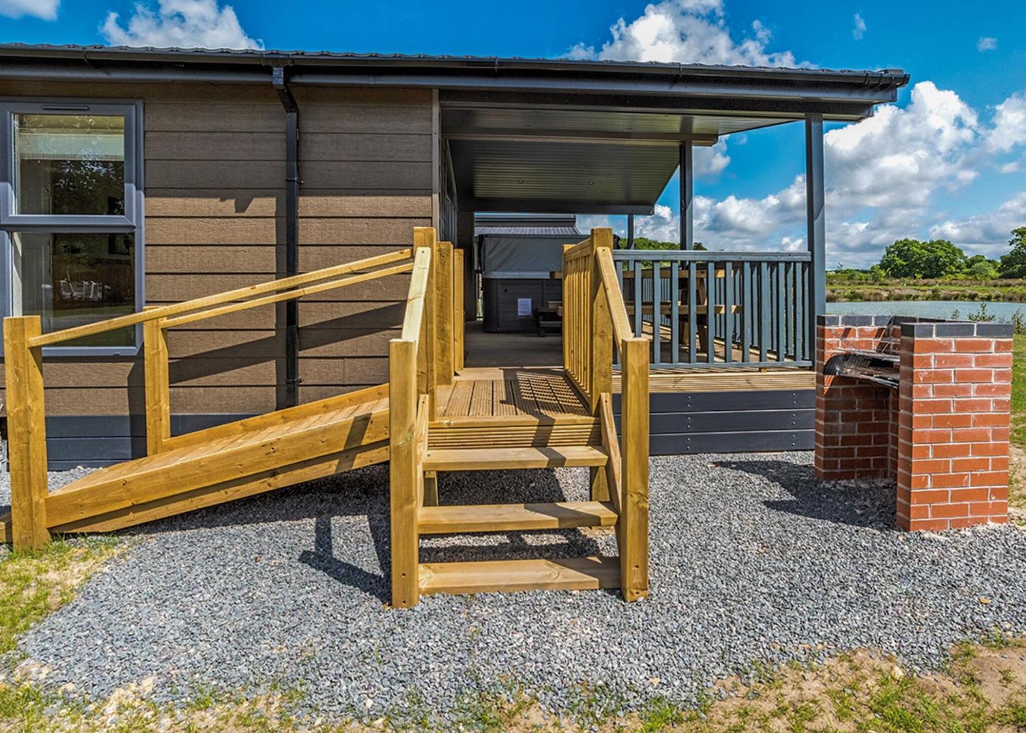 Woodhall Country Park Lodges ウッドホール・スパ エクステリア 写真