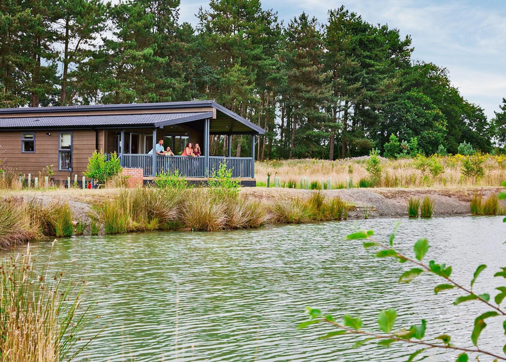 Woodhall Country Park Lodges ウッドホール・スパ エクステリア 写真