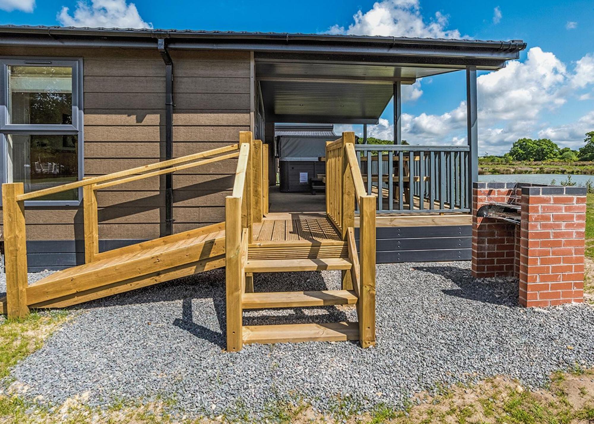 Woodhall Country Park Lodges ウッドホール・スパ エクステリア 写真