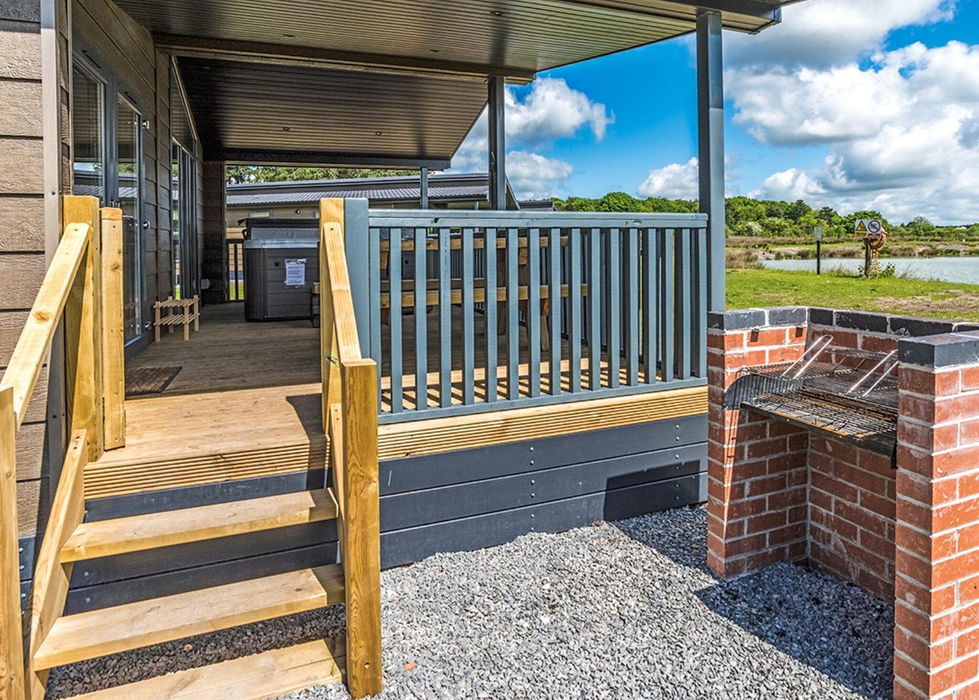 Woodhall Country Park Lodges ウッドホール・スパ エクステリア 写真