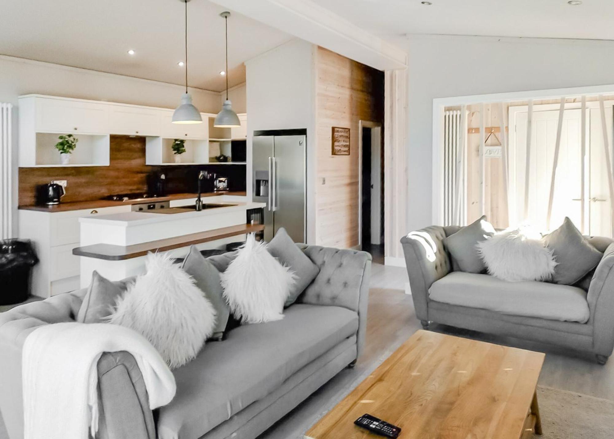 Woodhall Country Park Lodges ウッドホール・スパ エクステリア 写真