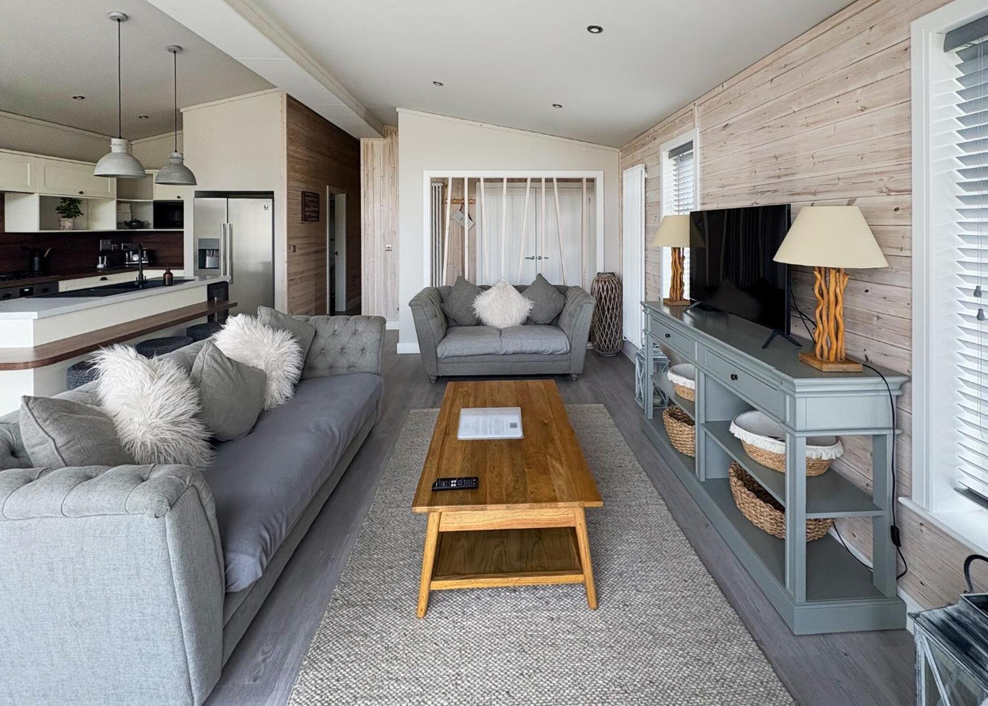 Woodhall Country Park Lodges ウッドホール・スパ エクステリア 写真