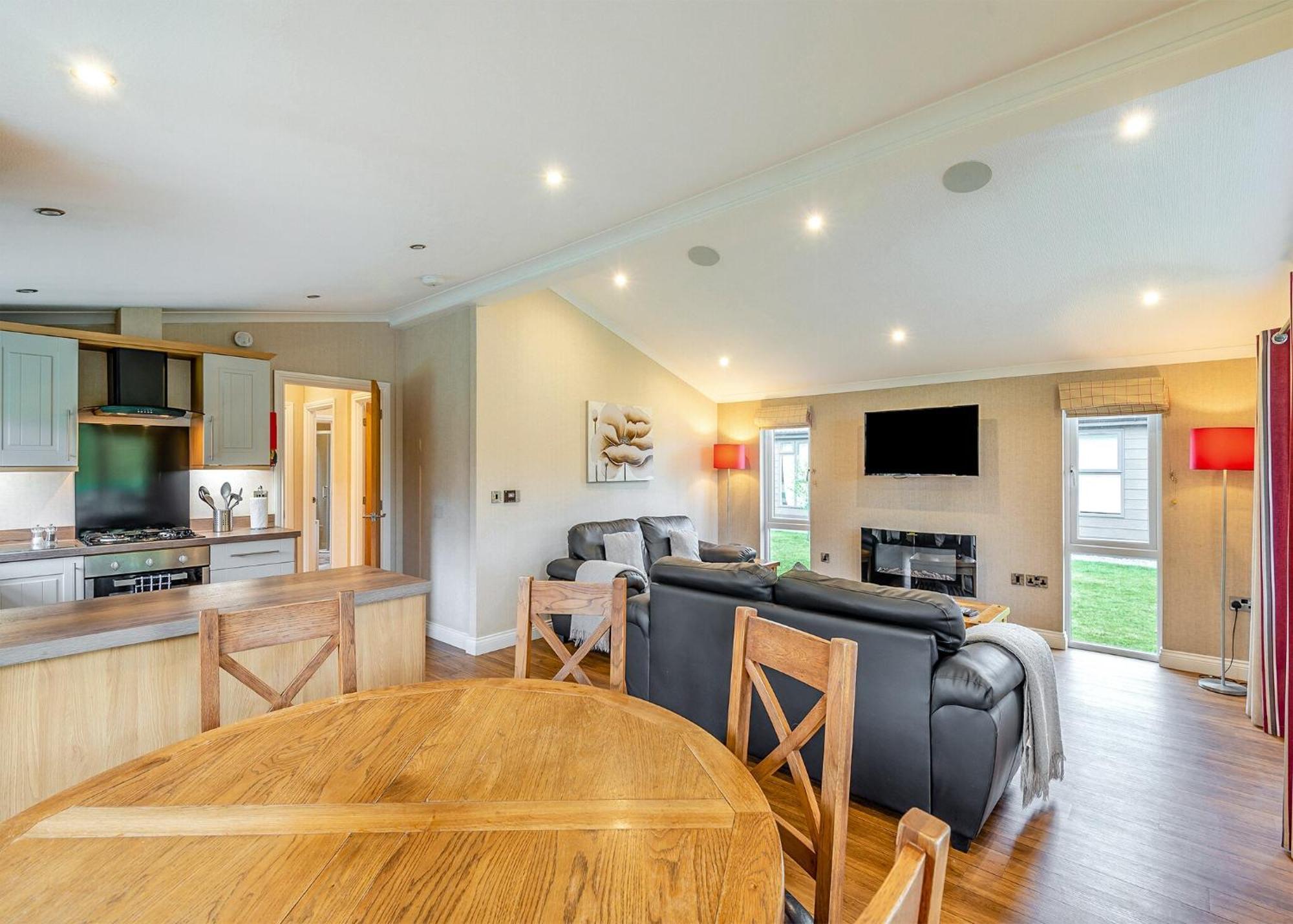 Woodhall Country Park Lodges ウッドホール・スパ エクステリア 写真