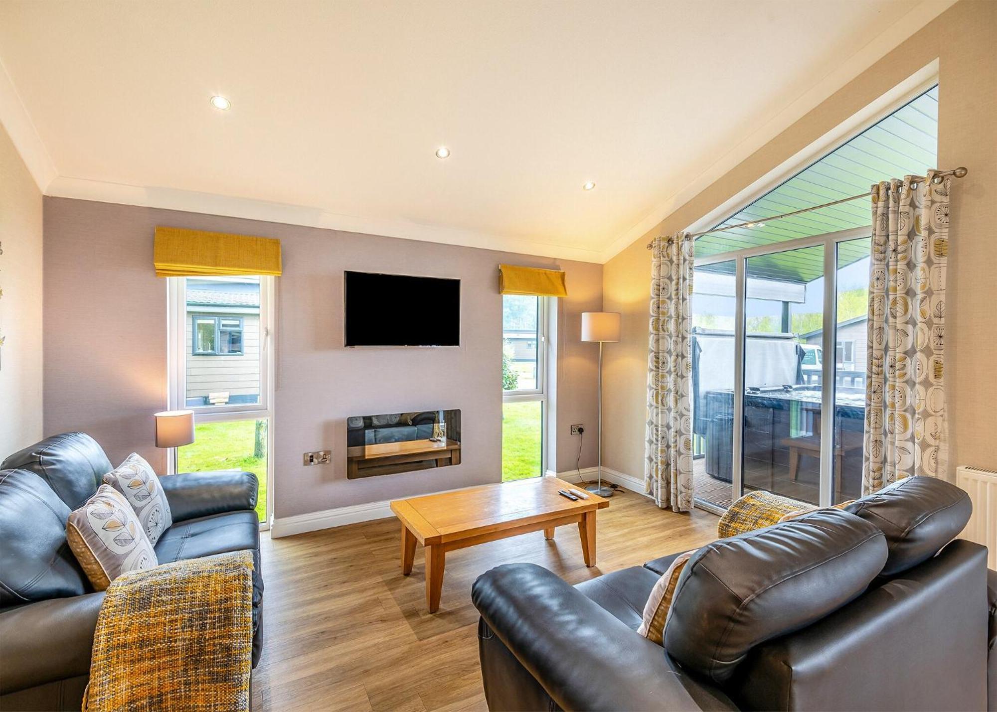 Woodhall Country Park Lodges ウッドホール・スパ エクステリア 写真